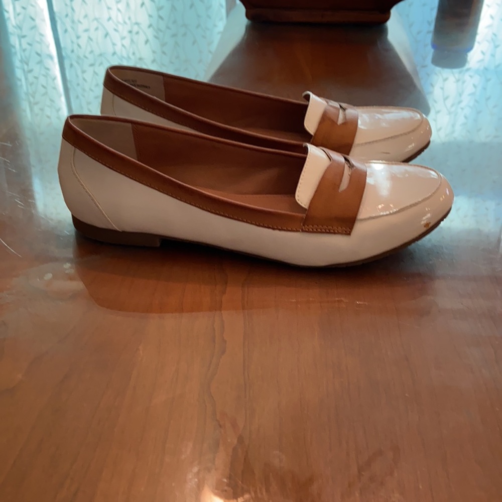 Nine West white and tan loafers. Size 9. - Picture 2 of 5